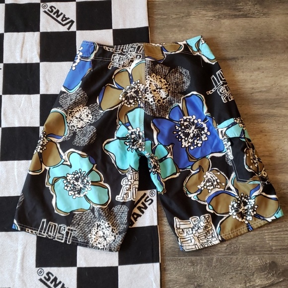 Lost swim trunks - Picture 3 of 7